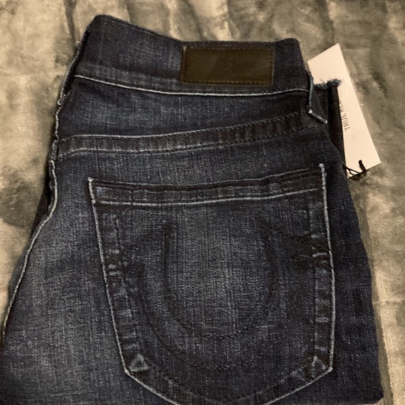 - True Religion Relaxed Straight Ricky Shorts - Picture 2 of 7